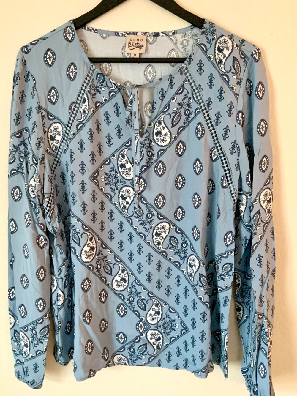 LIKE NEW! Western Boho Peasant Blouse Blue Paisley Billowing Size Medium Tie